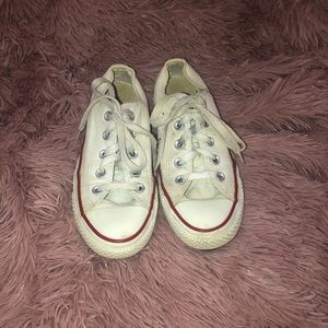 WHITE LOW TOP CONVERSE